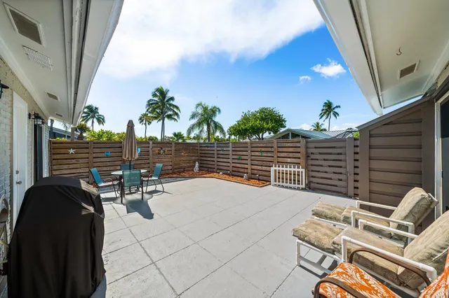 a en suite bathroom with a toilet sink and a mirror