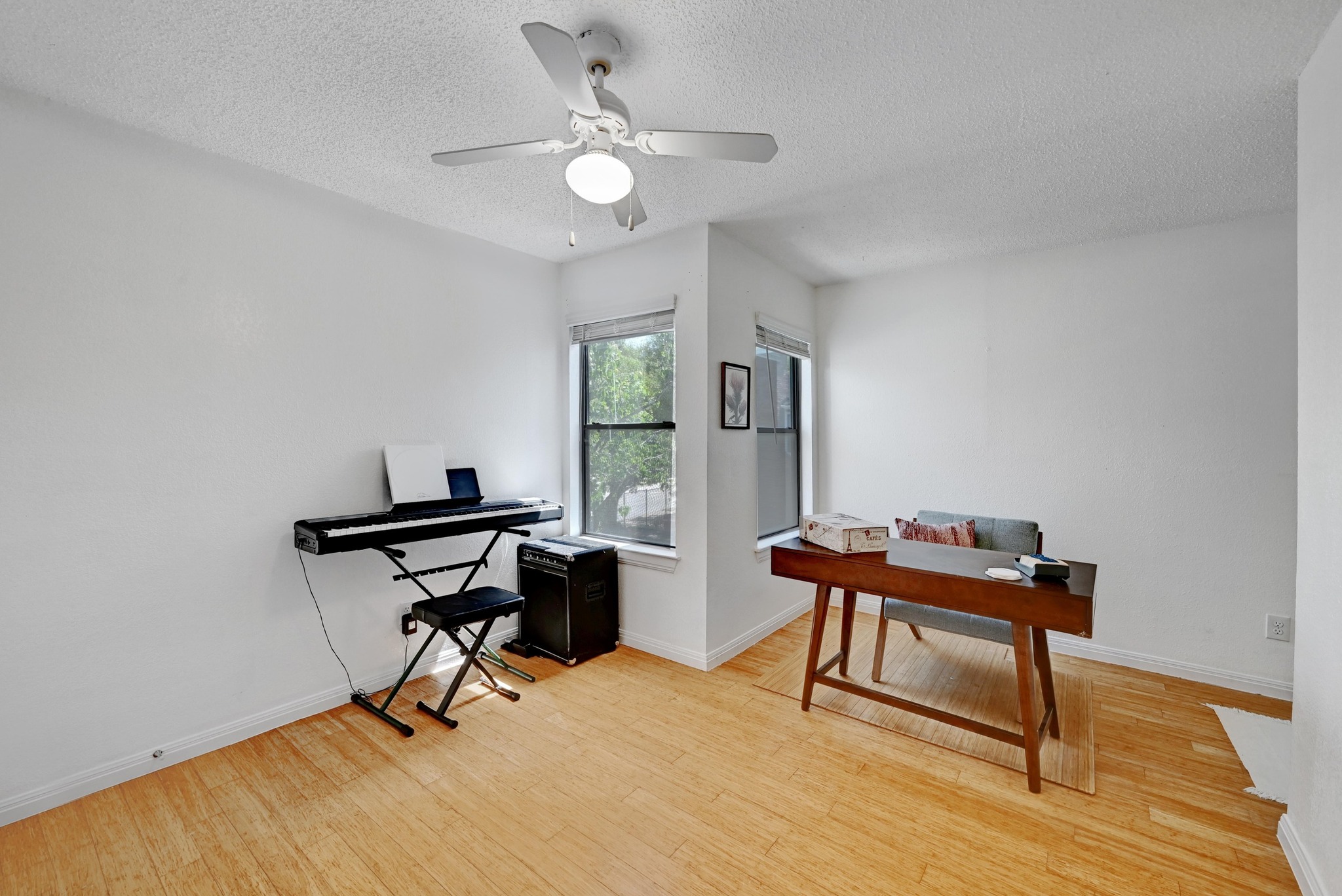 7635 Guadalupe Street, Unit 1002 Austin, TX 78752 - Photo 19 of 27 a reading room with furniture and a wooden floor
