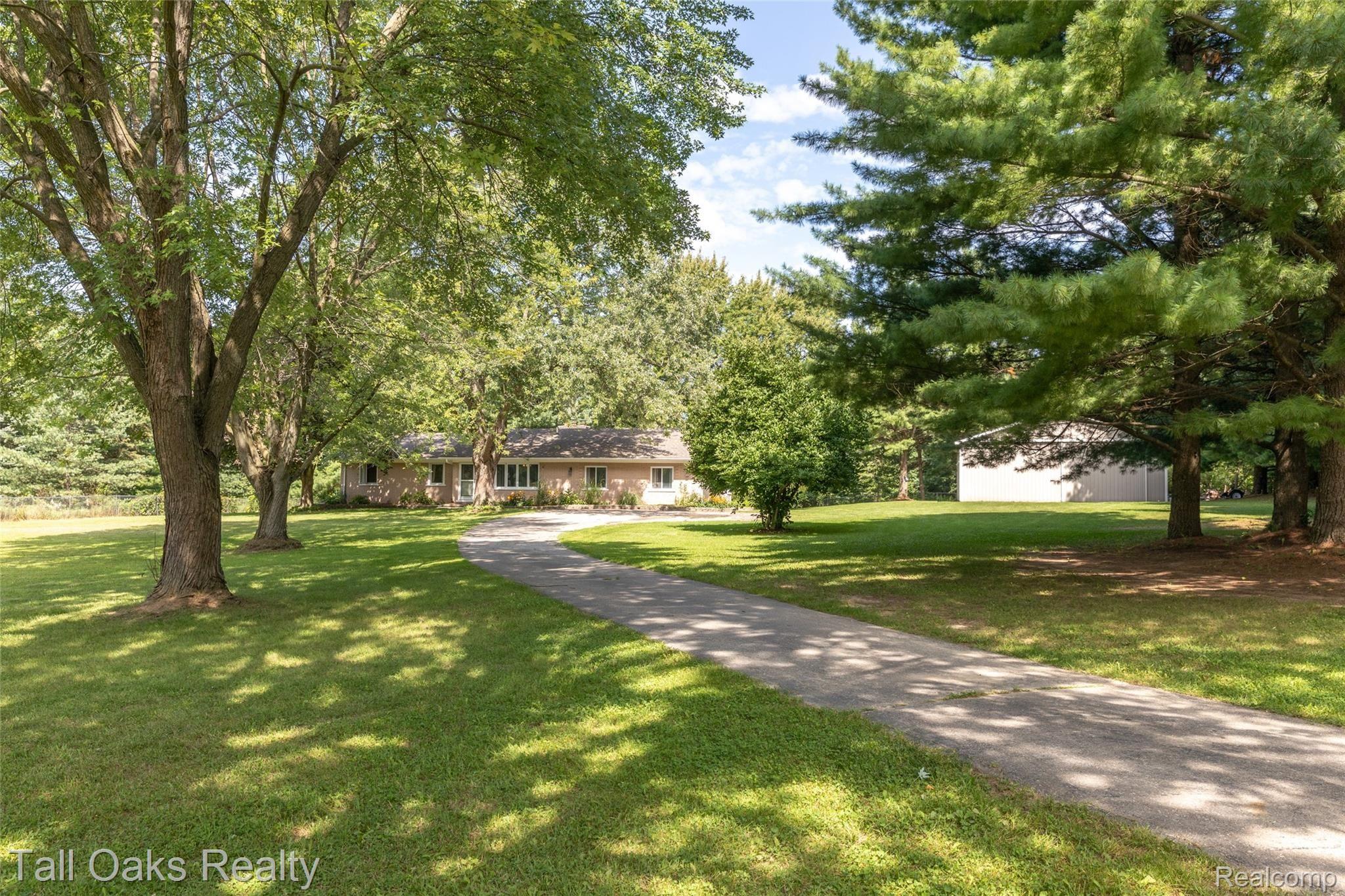 11023 Horton Road Goodrich, MI 48438 - Photo 5 of 44 1 Front Barn and House 780A5669.JPG