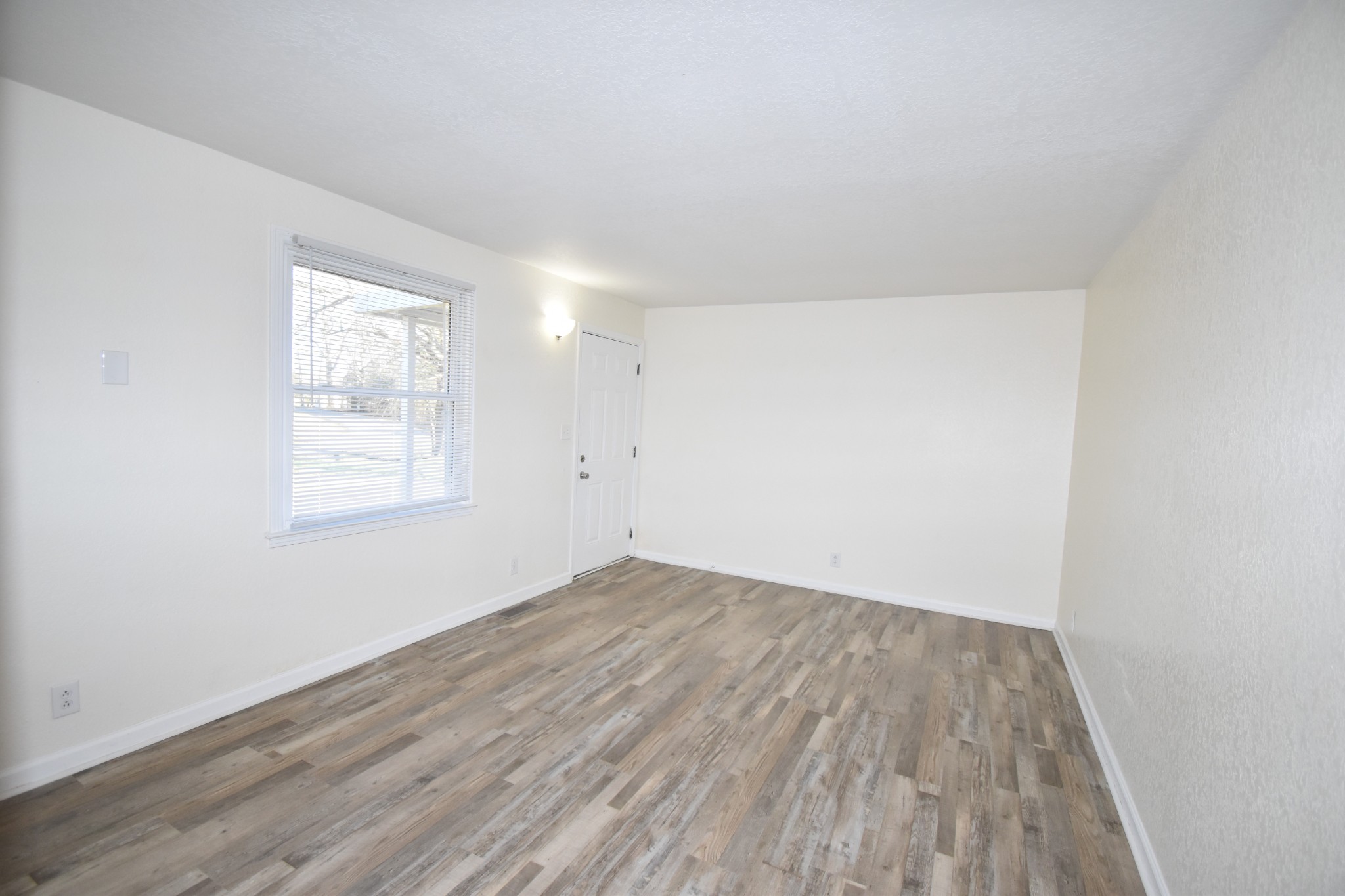 142 Rob Road, Unit B Clarksville, TN 37040 - Photo 3 of 15