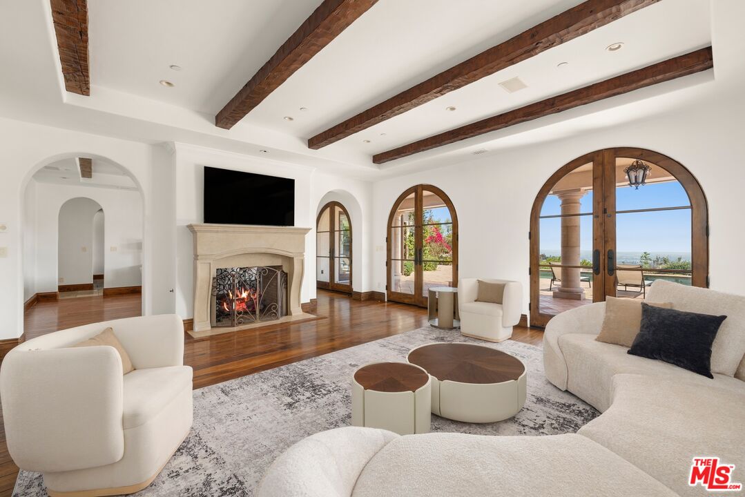 1111 Stradella Road Los Angeles, CA 90077 - Photo 4 of 37