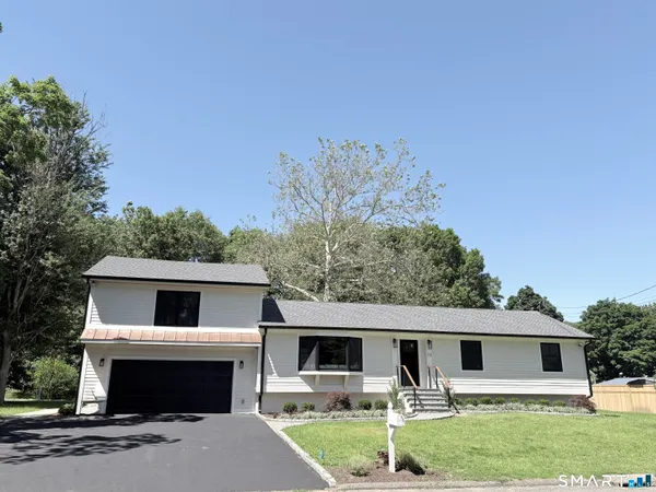 $925,000 | 33 Manor Drive, Trumbull, CT 06611