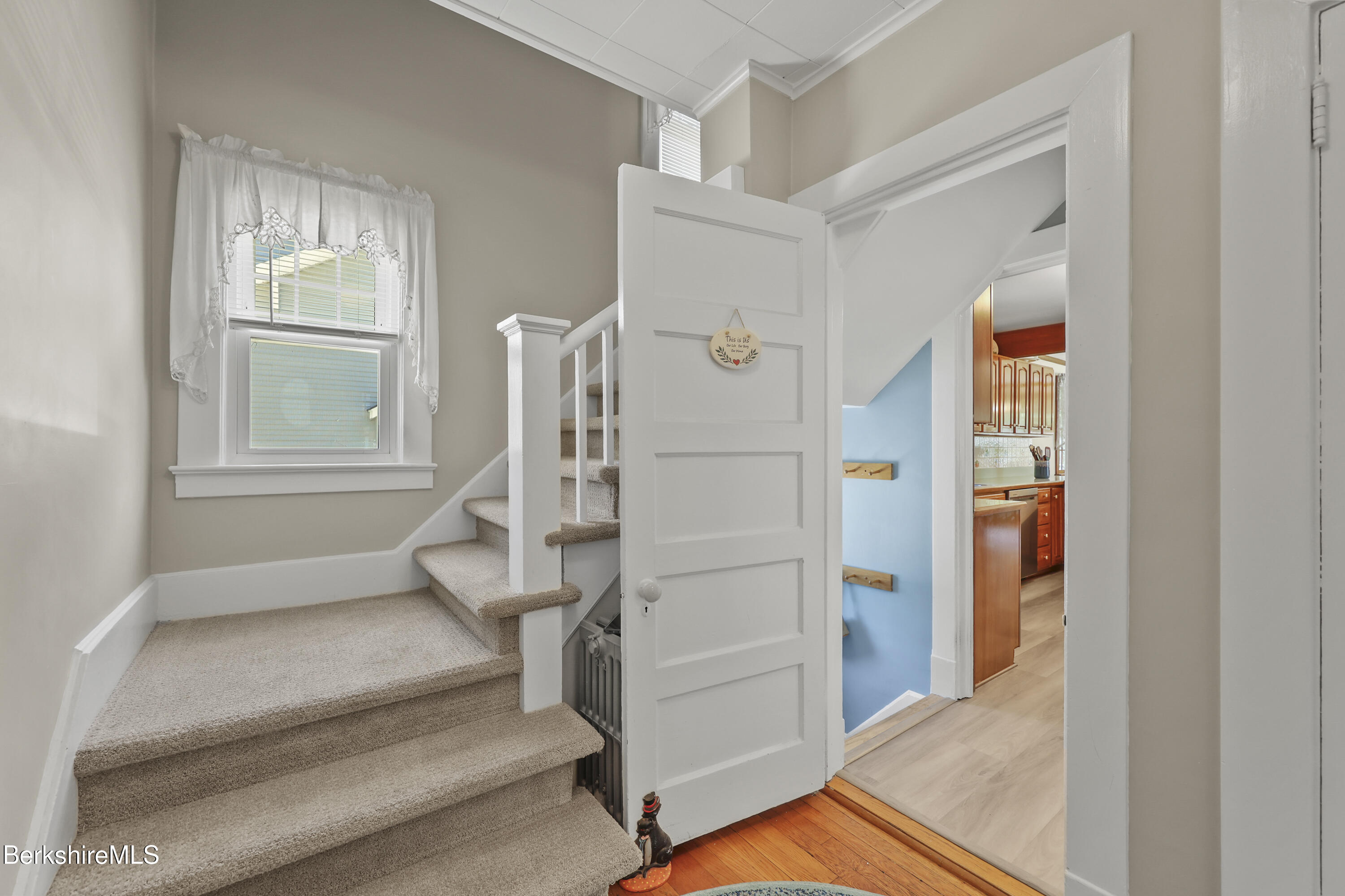 61 Harding Street Pittsfield, MA 01201 - Photo 7 of 48 30 Foyer