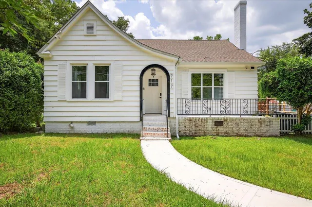 $1,900 | 717 East Tennessee Street, Tallahassee, FL 32308