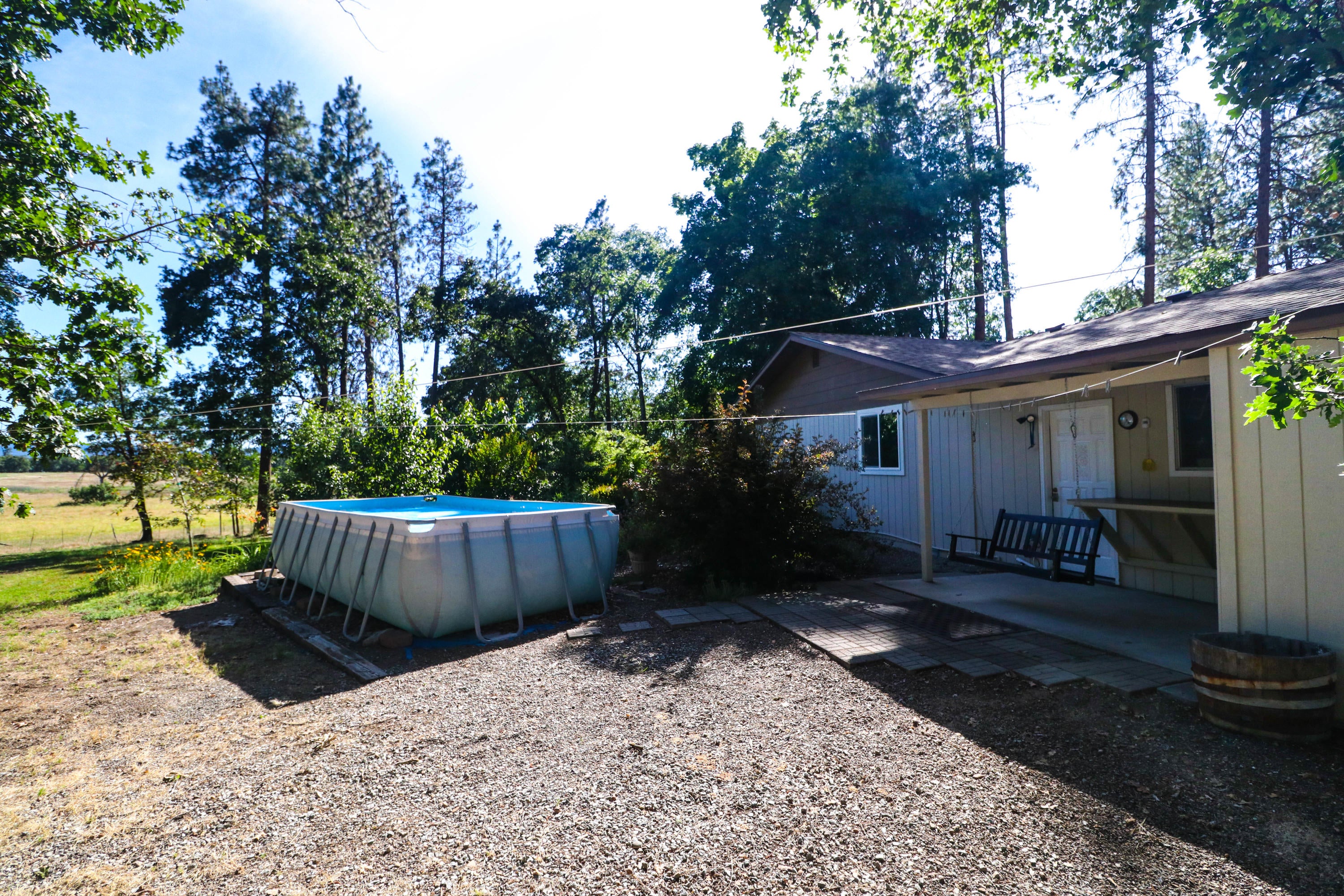 711 Gibbon Road Central Point, OR 97502 - Photo 4 of 30 711 Gibbon Road (4 of 26)
