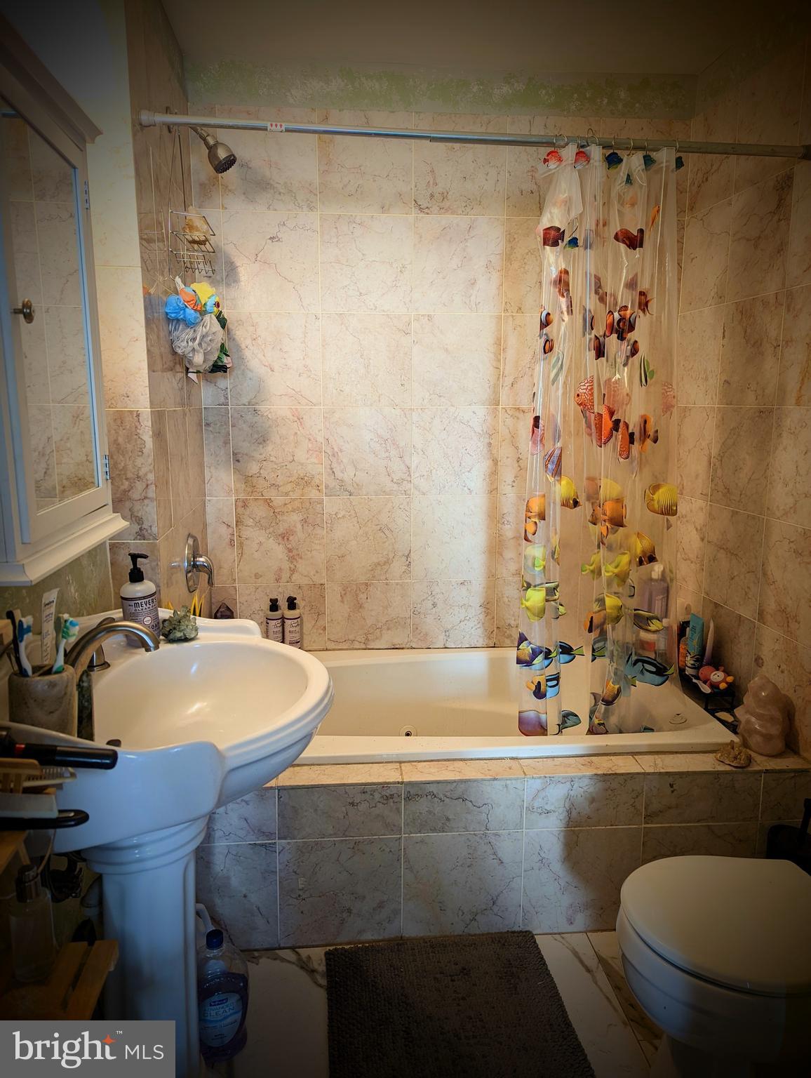 411 West Adams Avenue Pleasantville, NJ 08232 - Photo 5 of 7 Bathroom.