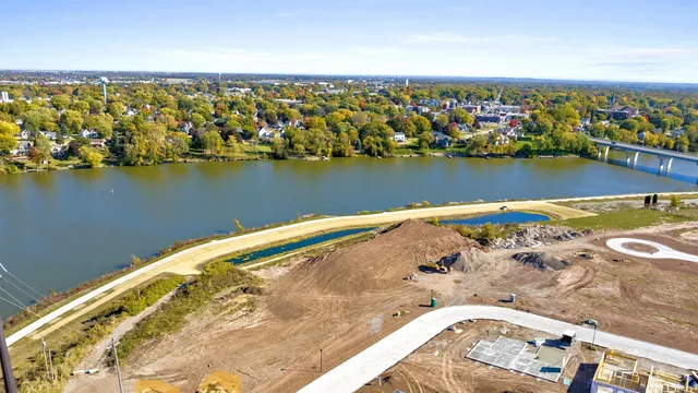 $950,000 | 800 East Papermill Run, Unit 101/2, Kimberly, WI 54136