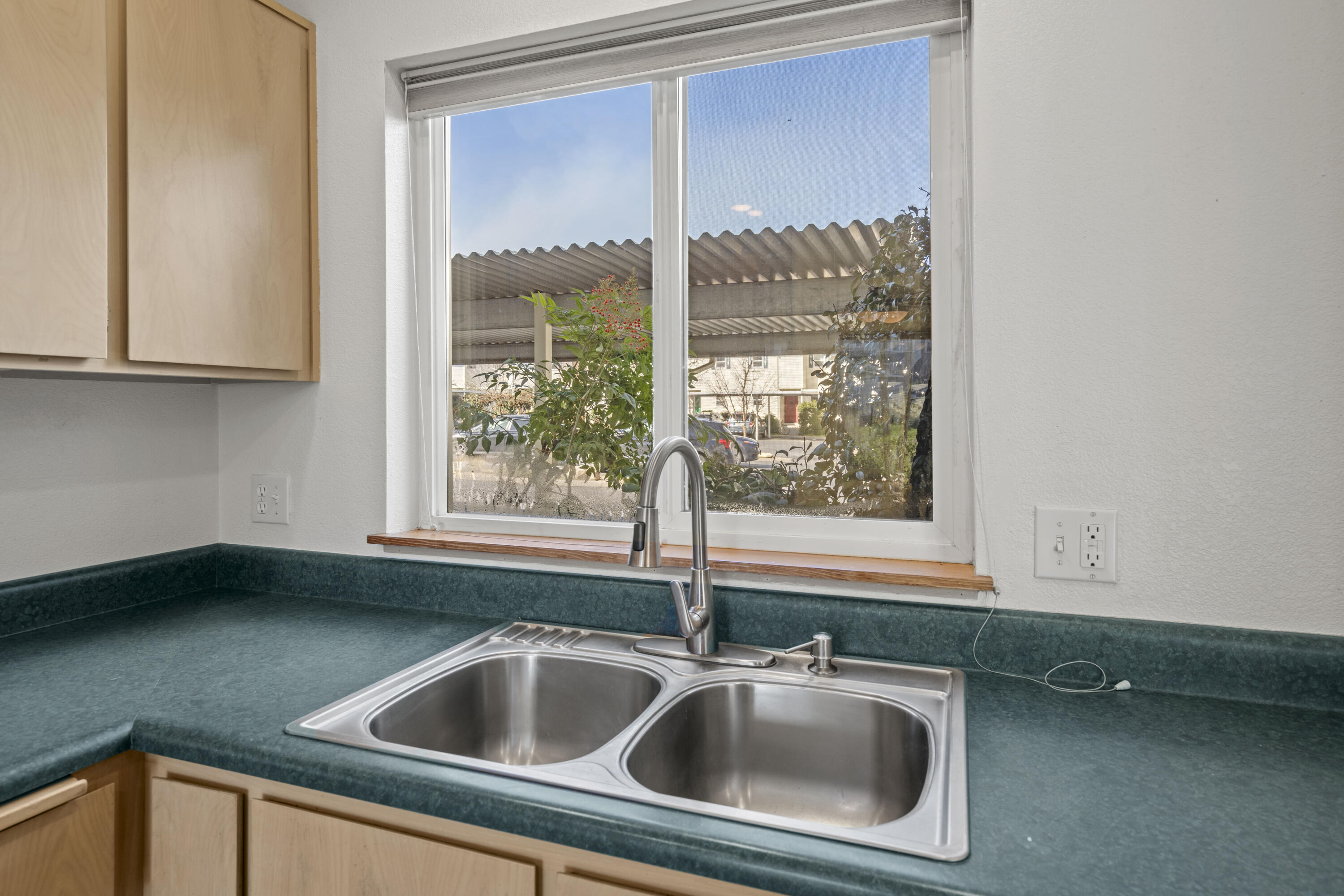 490 Tulipan Way Talent, OR 97540 - Photo 13 of 44 490 tulipan way - 12