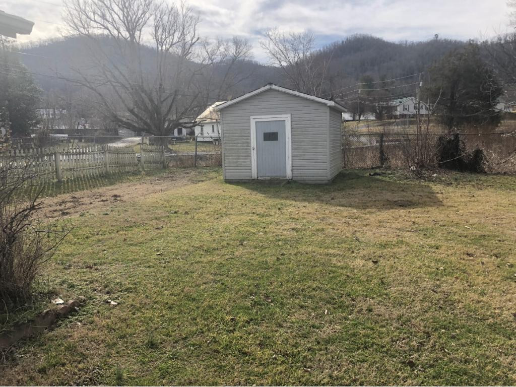 608 Adams Street Erwin, TN 37650 - Photo 16 of 19 Photo 17