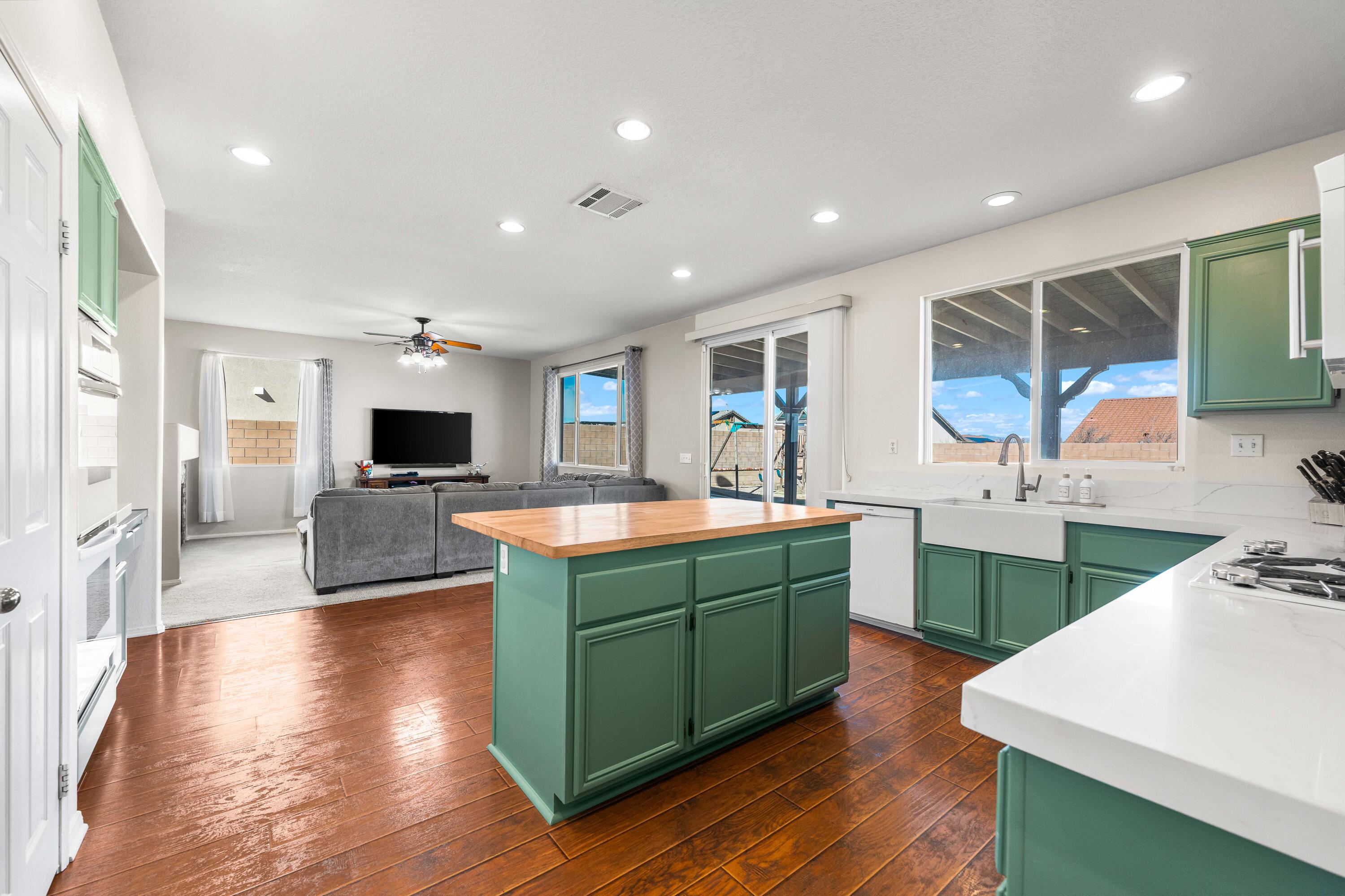7523 Ridge View Drive Lancaster, CA 93536 - Photo 16 of 46 Ridgeview Dr-17
