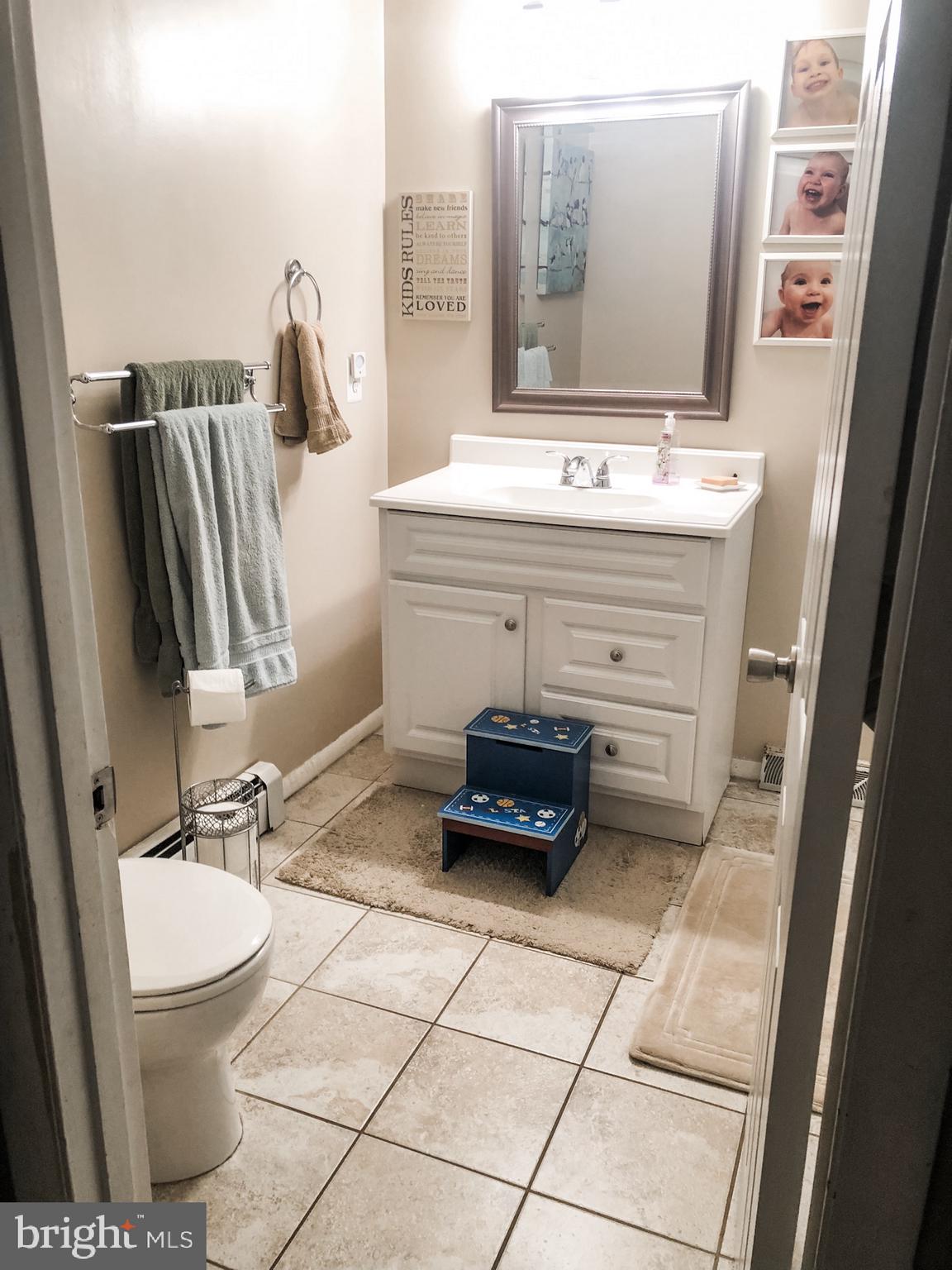 732 Lucabaugh Mill Road Westminster, MD 21157 - Photo 20 of 82 Full hall bath - Ceramic tile