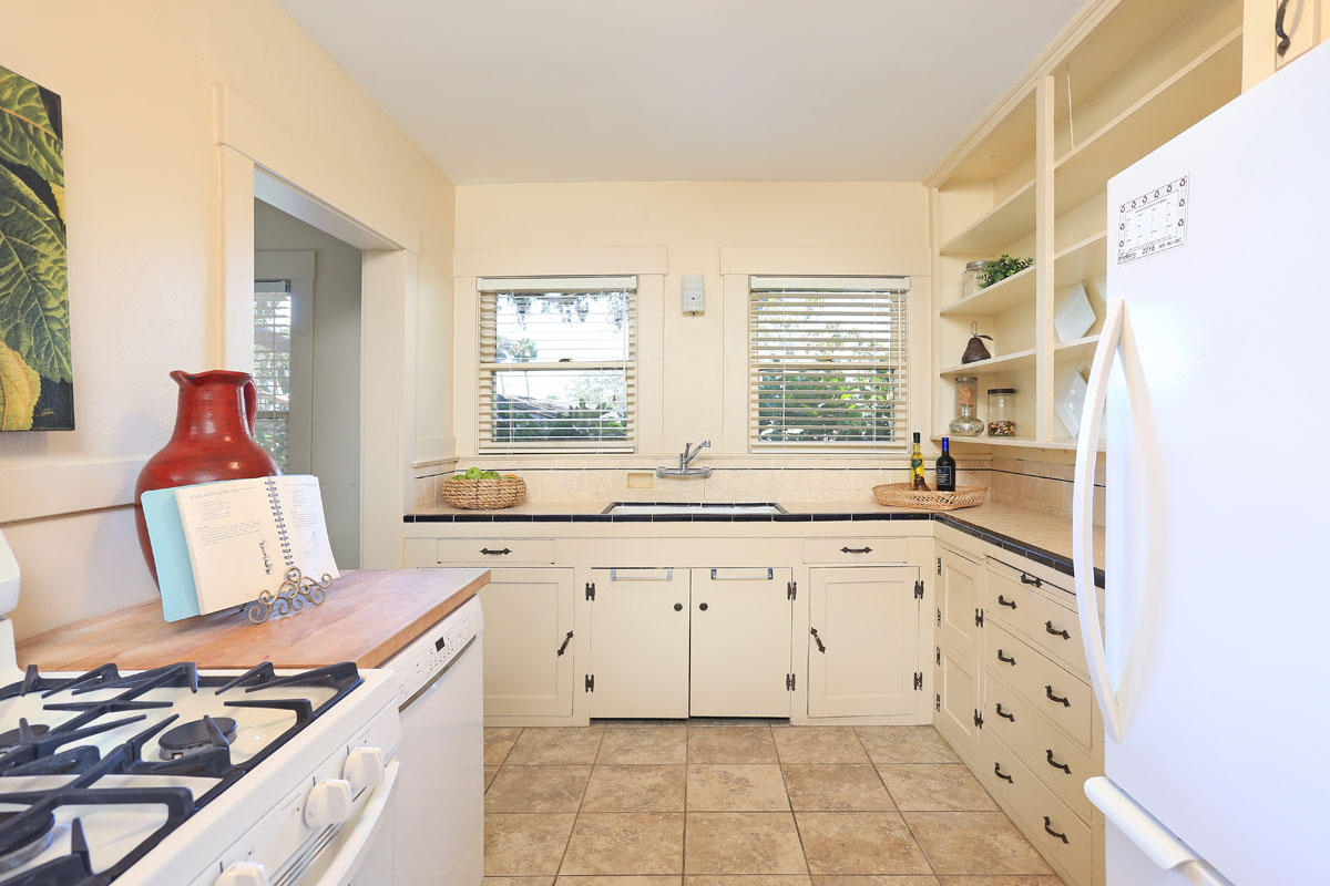 3840 Sunset Road Santa Barbara, CA 93110 - Photo 13 of 27 Kitchen