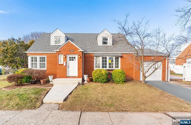 $450,000 | 703 Elm Street, Roselle, NJ 07203