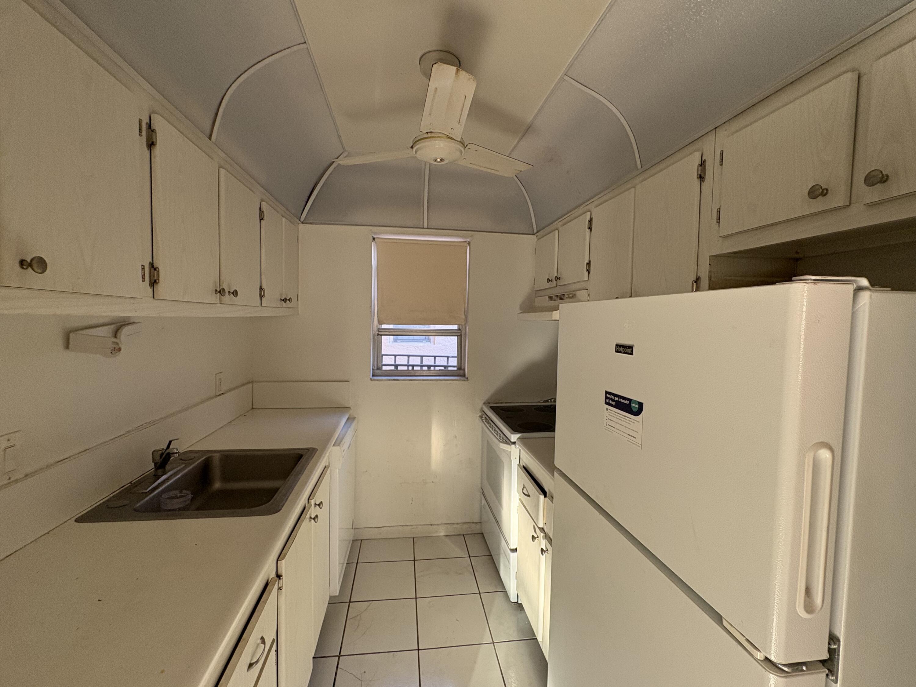 650 Southwest 2nd Avenue, Unit 246 Boca Raton, FL 33432 - Photo 6 of 7 Kitchen