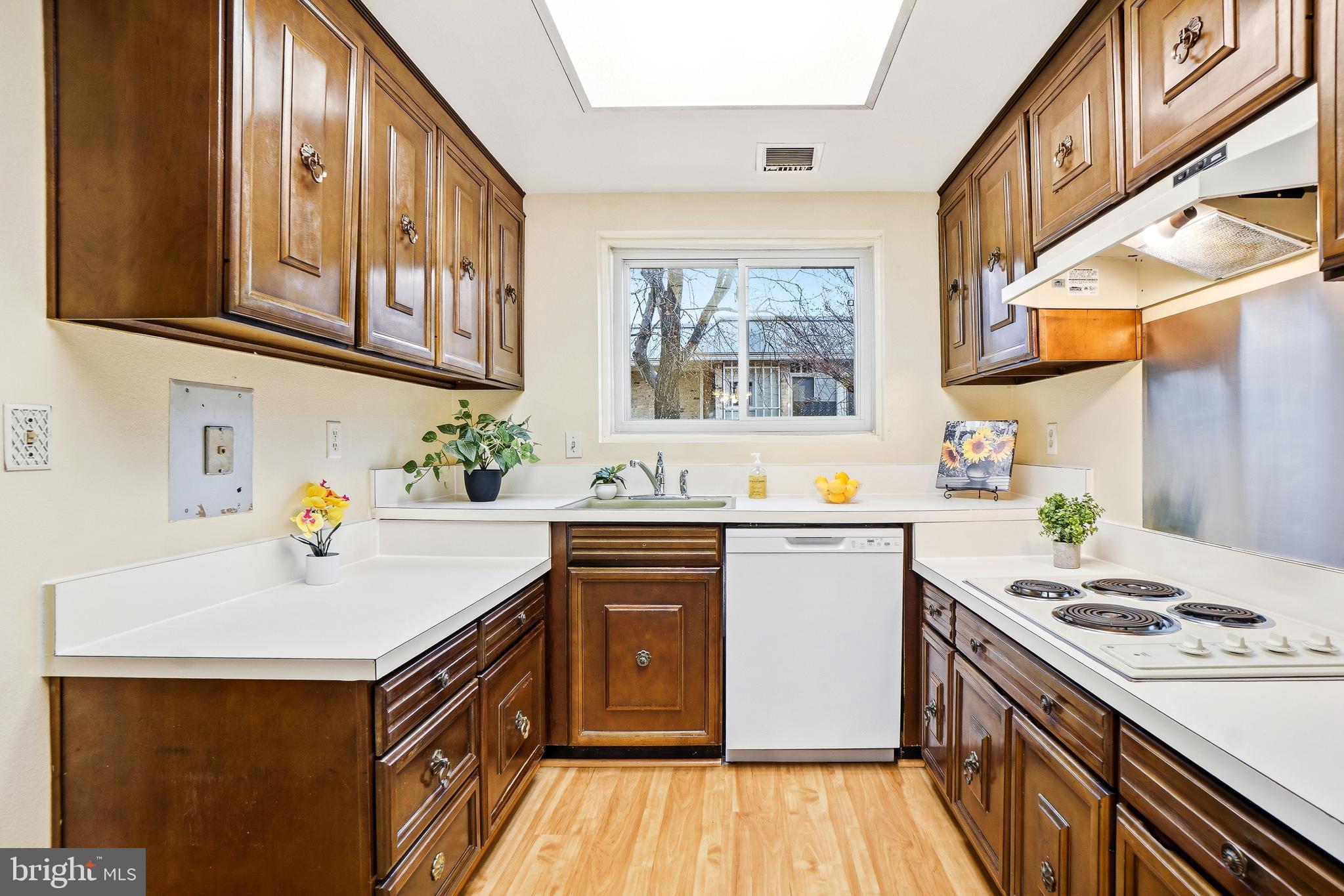 3387 South Leisure World Boulevard, Unit 91G Silver Spring, MD 20906 - Photo 2 of 29 Bright Kitchen