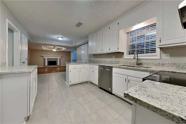 $2,350 | 1570 Rose Pointe Drive, Loganville, GA 30052