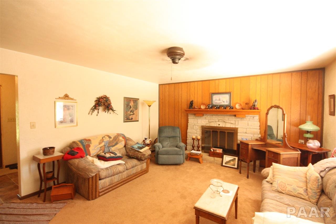 6826 West Lancaster Road Bartonville, IL 61607 - Photo 3 of 36