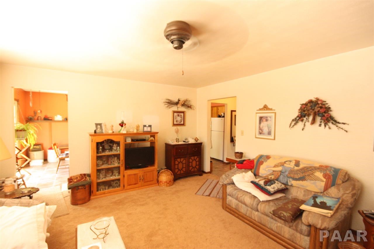 6826 West Lancaster Road Bartonville, IL 61607 - Photo 4 of 36