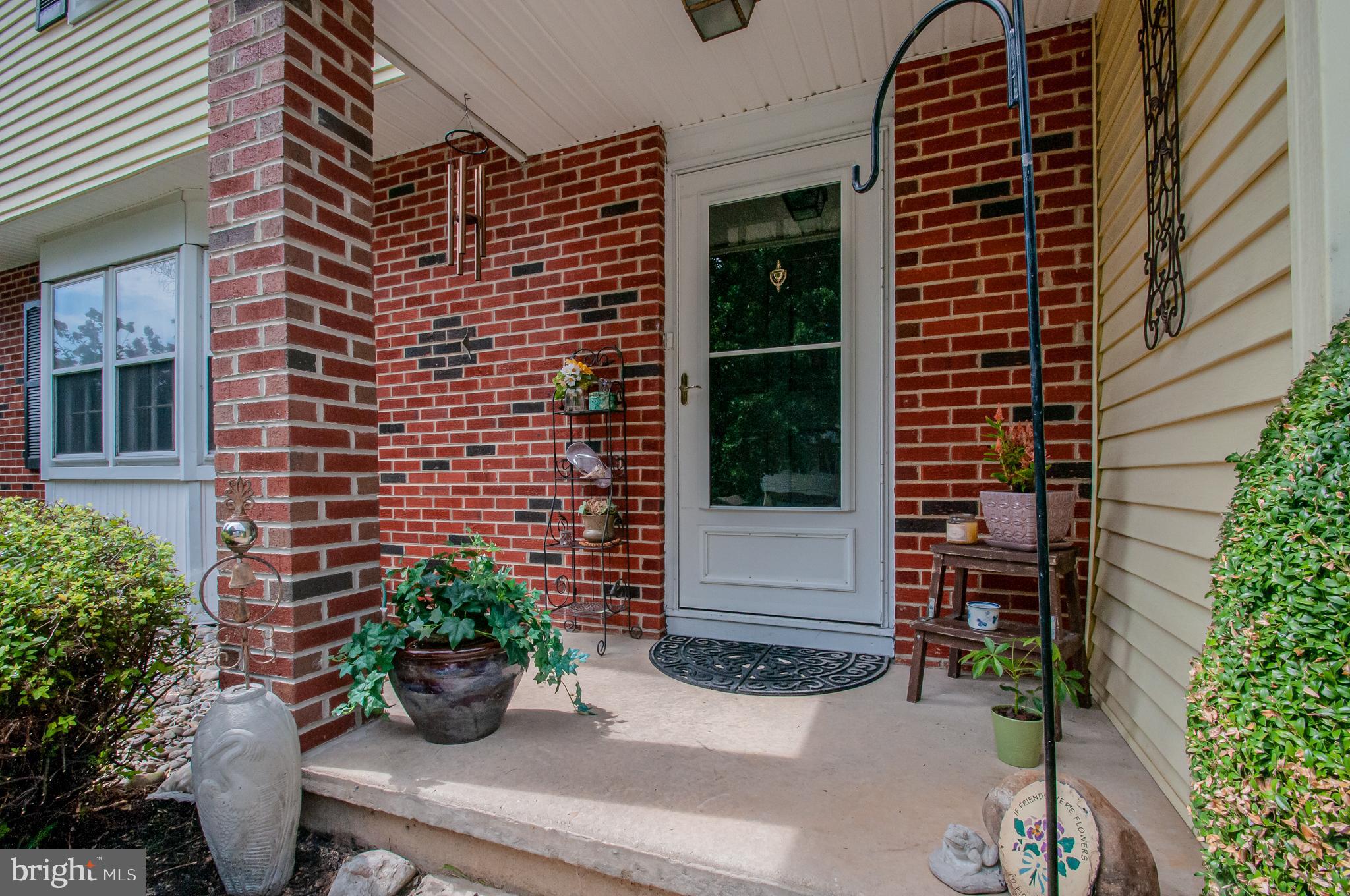 517 Faraday Road Hockessin, DE 19707 - Photo 3 of 18 Welcome Home!