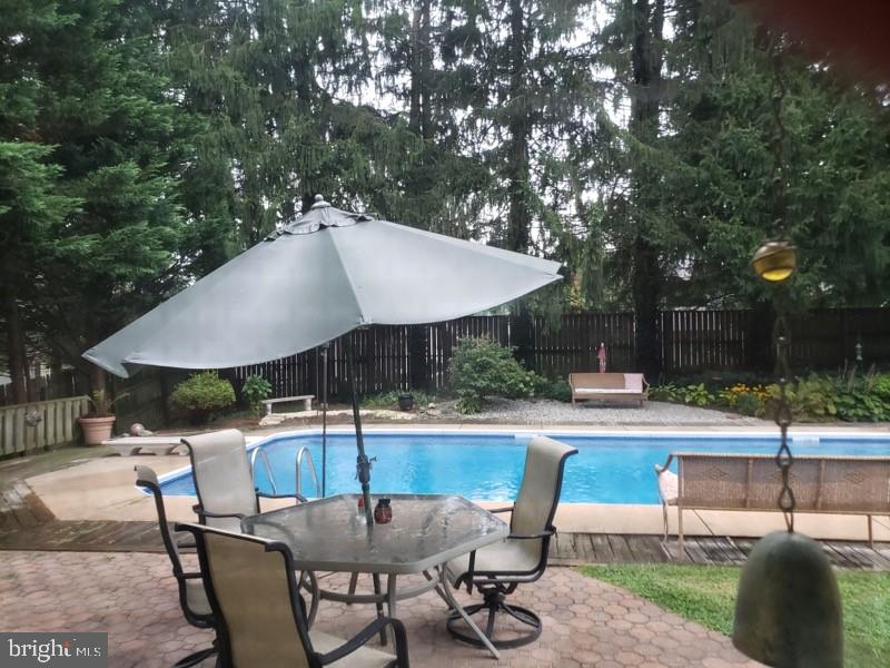 517 Faraday Road Hockessin, DE 19707 - Photo 4 of 18 Vacation at home in this beautiful pool!