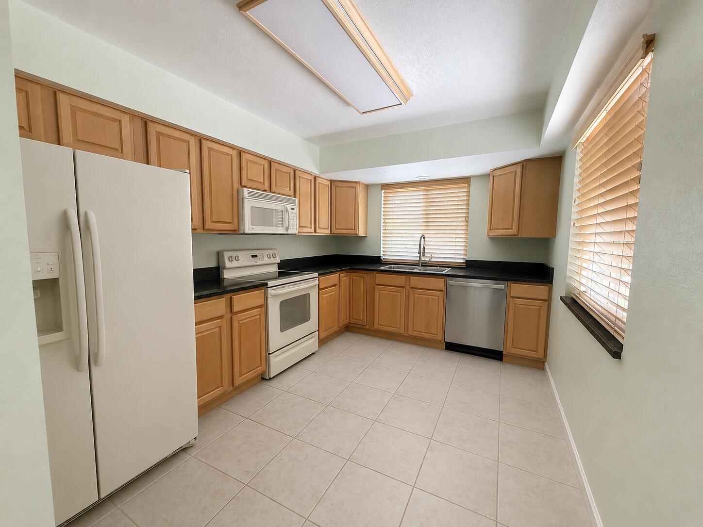 6395 Garrett Street Jupiter, FL 33458 - Photo 3 of 8 KITCHEN