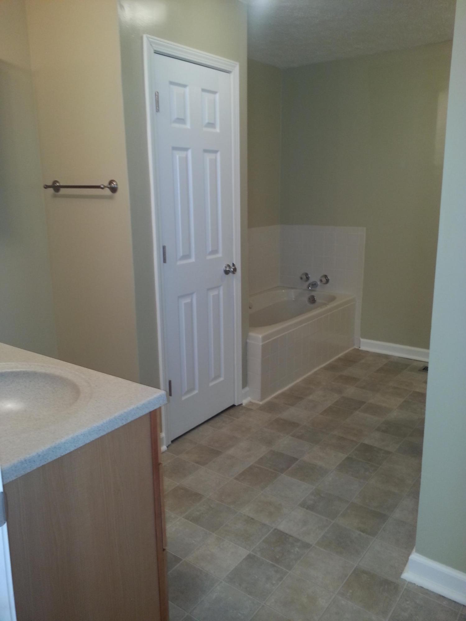 765 Laurel Road Clinton, TN 37716 - Photo 4 of 10 Master Bath