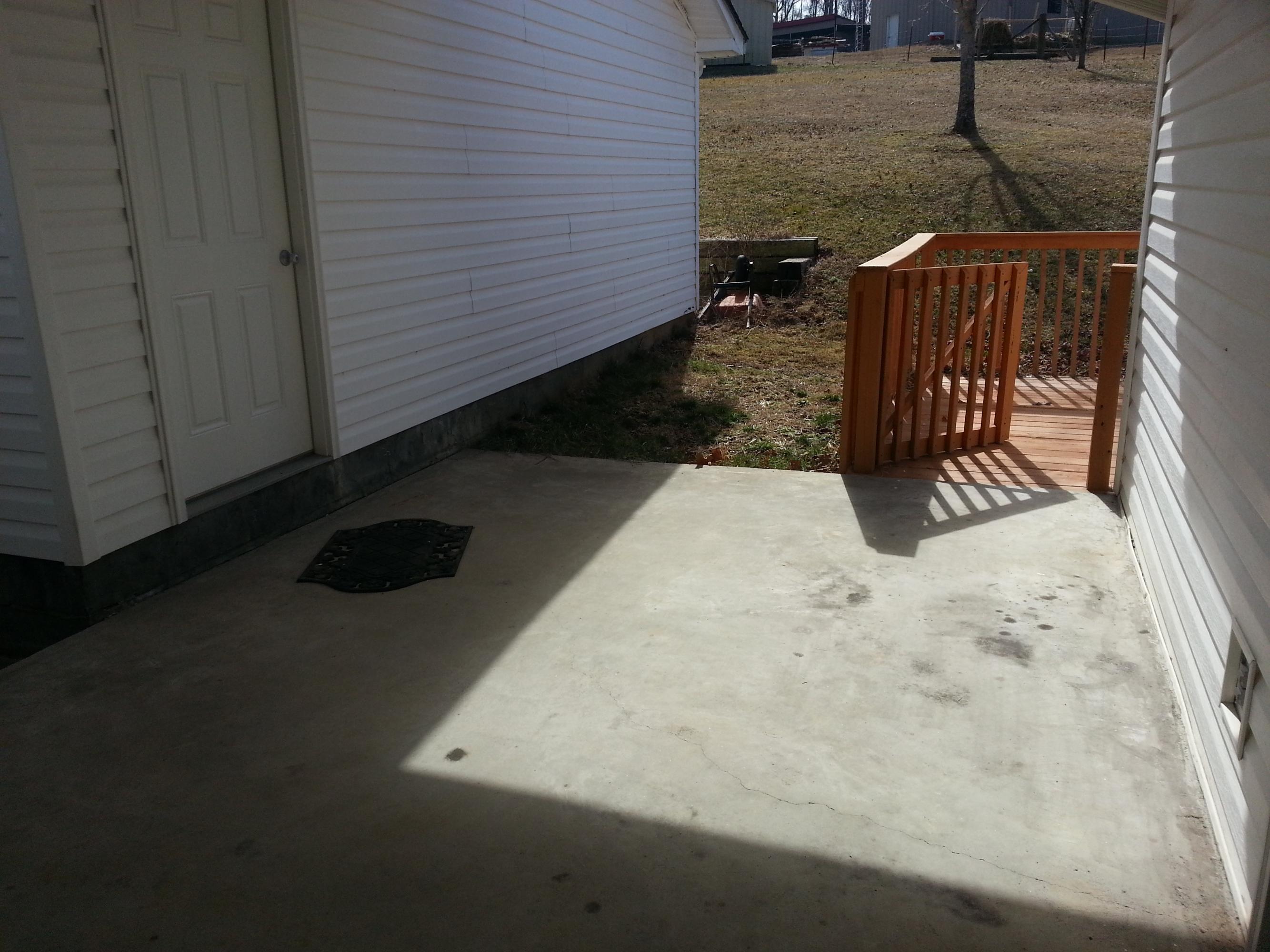 765 Laurel Road Clinton, TN 37716 - Photo 8 of 10 Breezeway