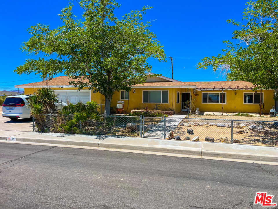 1001 South McCall Street Ridgecrest, CA 93555 - Photo 1 of 27 a front view of a house with a tree