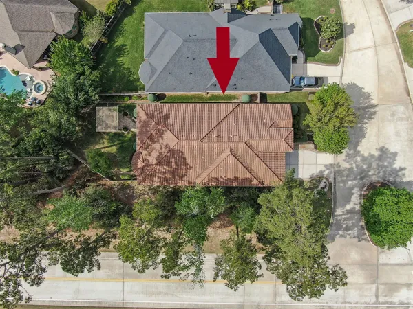 a open kitchen with kitchen island a stove a sink a center island and wooden floor