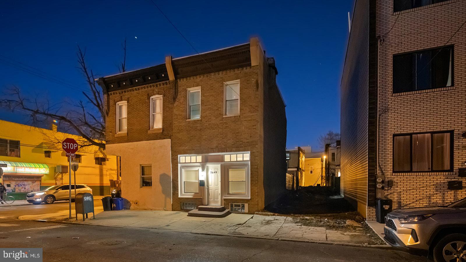 2649 Reed Street Philadelphia, PA 19146 - Photo 2 of 33