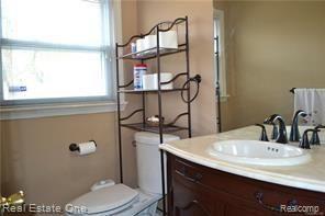 5574 Abington Road West Bloomfield, MI 48322 - Photo 18 of 34