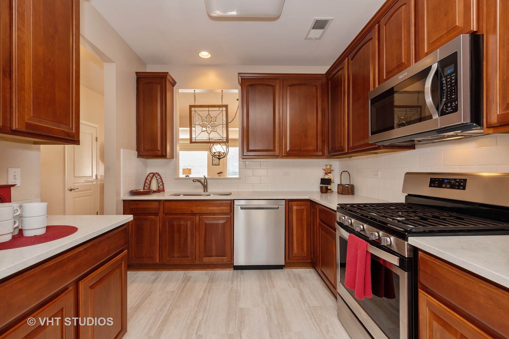 2461 Rolling Ridge Elgin, IL 60124 - Photo 6 of 27