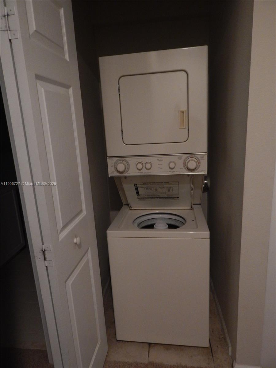 4622 Southwest 75th Way, Unit 102 Davie, FL 33314 - Photo 7 of 16 a utility room with dryer and washer