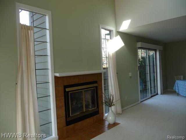 549 South Crooks Road, Unit 19 Clawson, MI 48017 - Photo 9 of 19 greatroom side