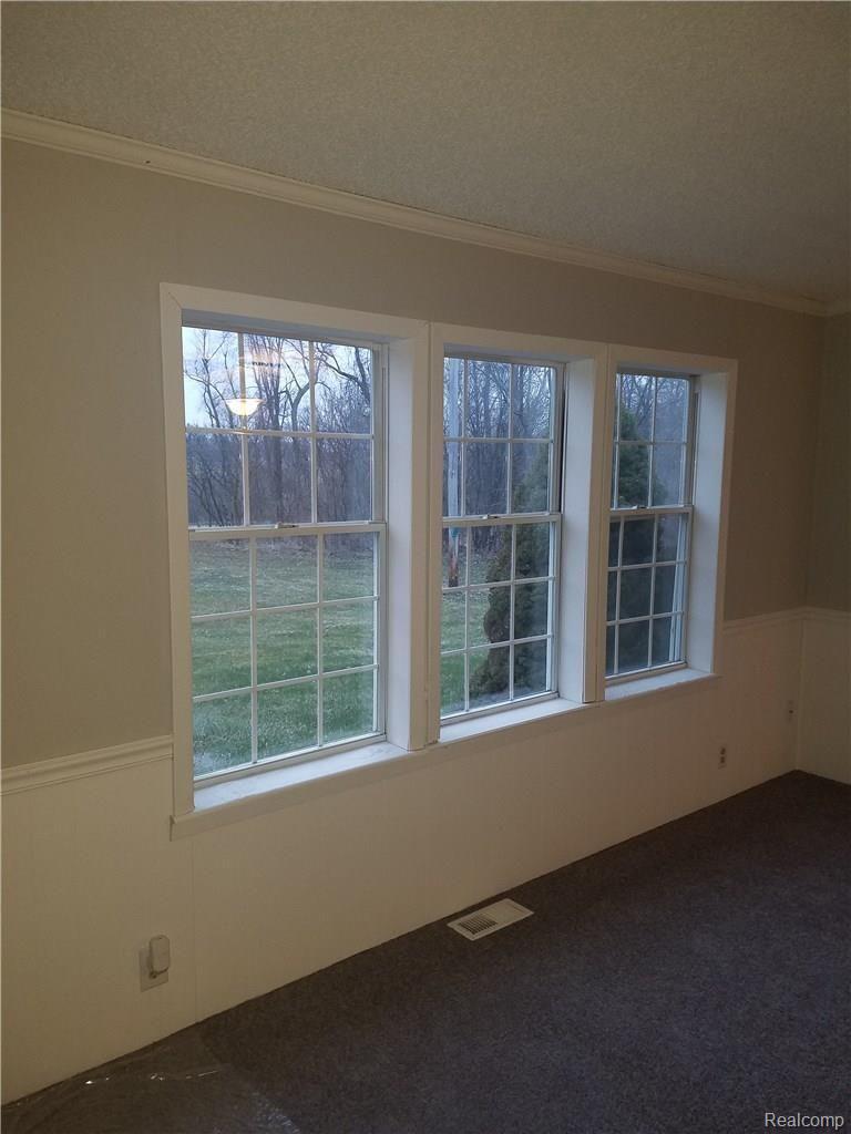 6627 West Lovejoy Road Fowlerville, MI 48836 - Photo 4 of 23 4.jpg