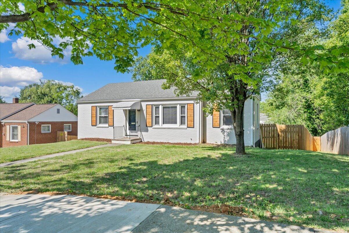 1811 Fareham Road Southwest Roanoke, VA 24015 - Photo 3 of 28 39-MIB08514