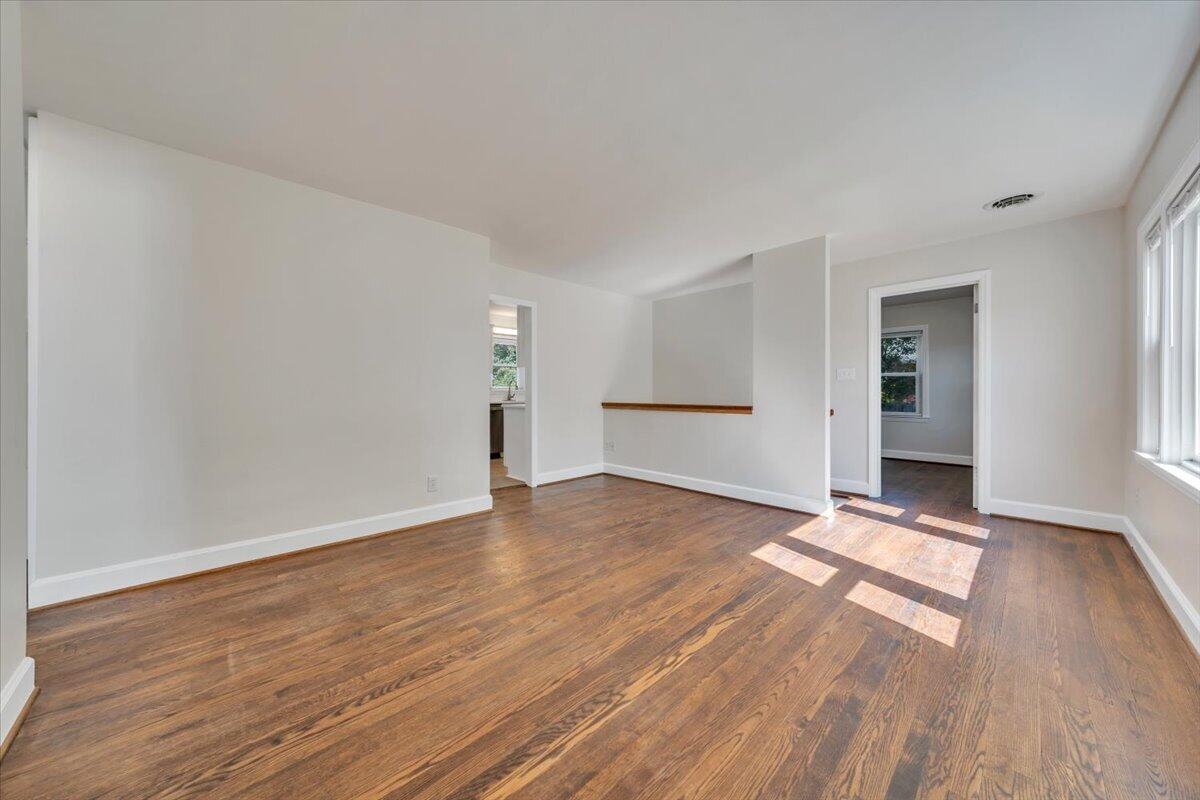1811 Fareham Road Southwest Roanoke, VA 24015 - Photo 4 of 28 03-MIB08412