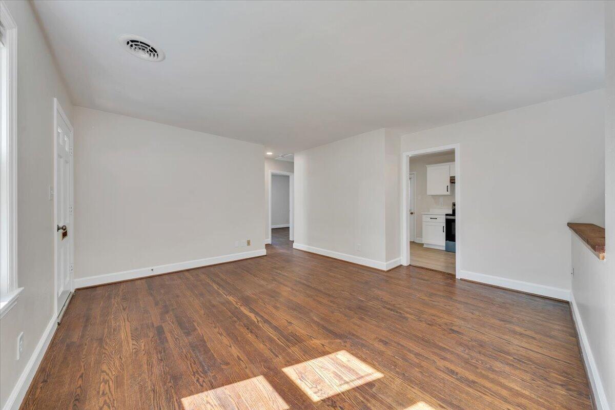 1811 Fareham Road Southwest Roanoke, VA 24015 - Photo 7 of 28 06-MIB08418