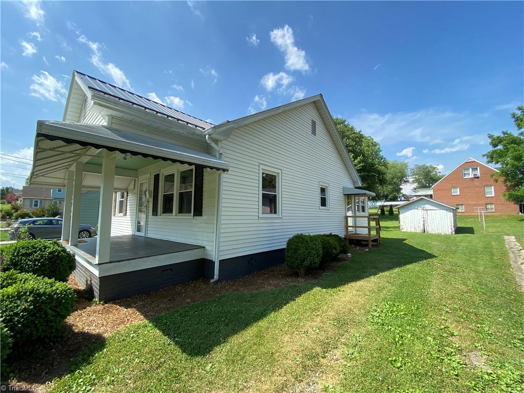 721 Spring Street Mount Airy, NC 27030 - Photo 3 of 18 Gallery Image 3