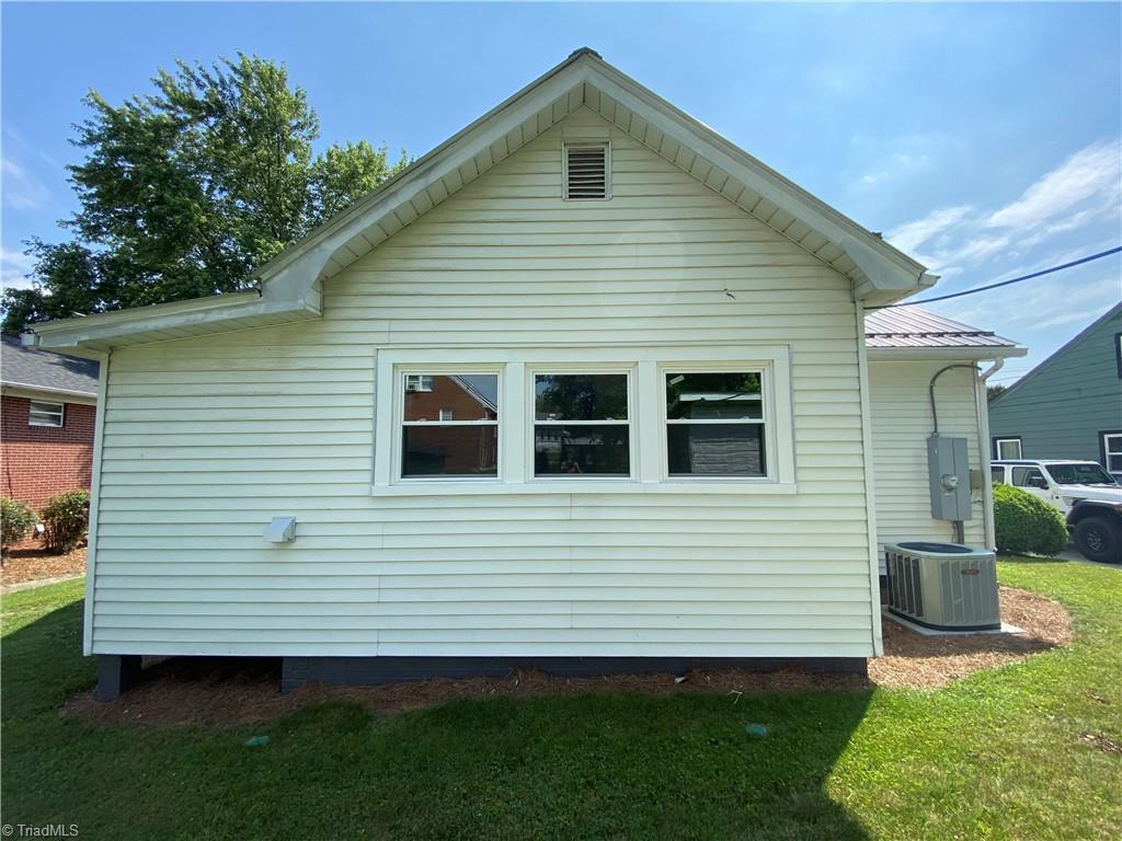 721 Spring Street Mount Airy, NC 27030 - Photo 4 of 18 Gallery Image 4