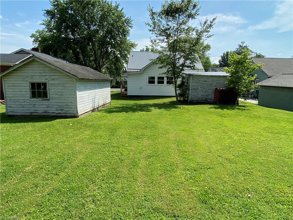 721 Spring Street Mount Airy, NC 27030 - Photo 5 of 18 Gallery Image 5