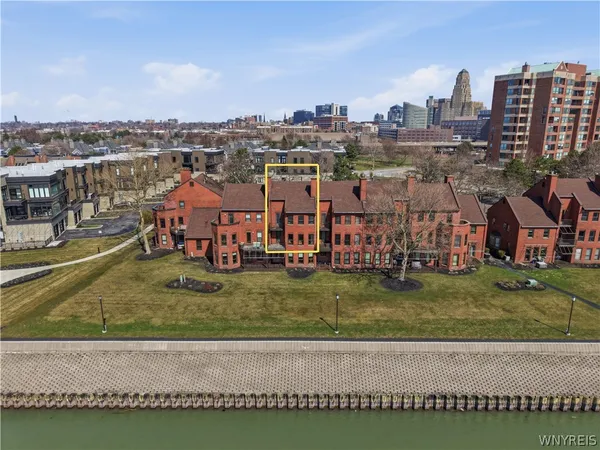 $659,500 | 18 Marina Park South, Unit 18, Buffalo, NY 14202