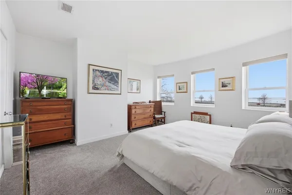 $659,500 | 18 Marina Park South, Unit 18, Buffalo, NY 14202