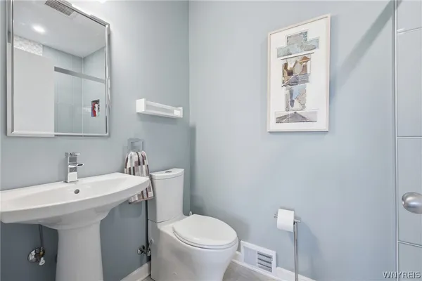 $659,500 | 18 Marina Park South, Unit 18, Buffalo, NY 14202