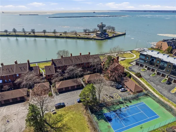 $659,500 | 18 Marina Park South, Unit 18, Buffalo, NY 14202