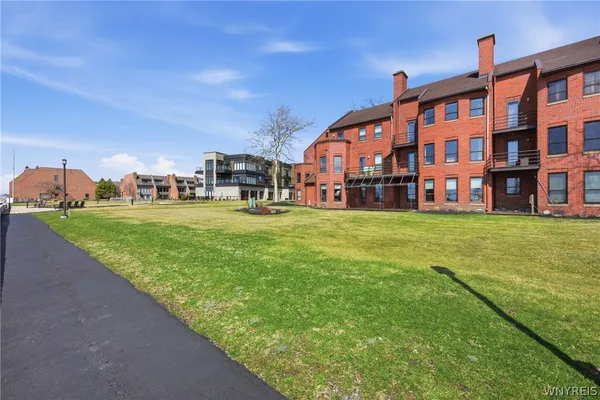 $659,500 | 18 Marina Park South, Unit 18, Buffalo, NY 14202