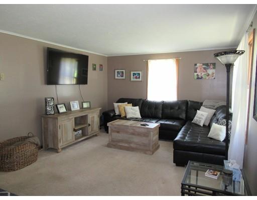113 Draper Road East Brookfield, MA 01515 - Photo 5 of 33 a living room with furniture and a window