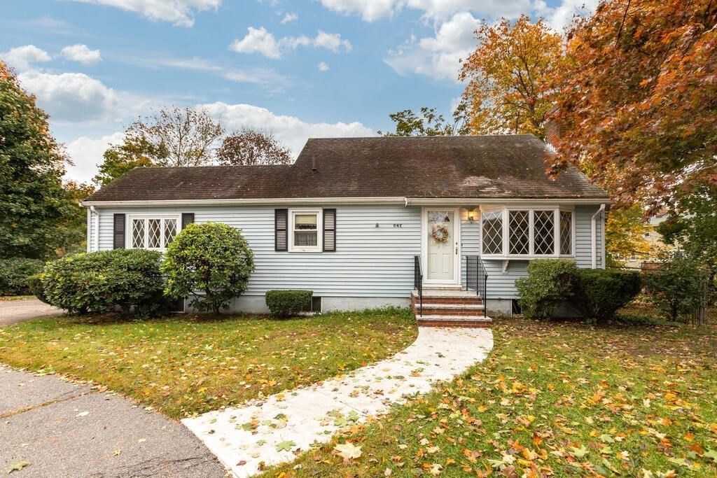 1 King Street Wakefield, MA 01880 - Photo 1 of 25 a front view of a house with garden