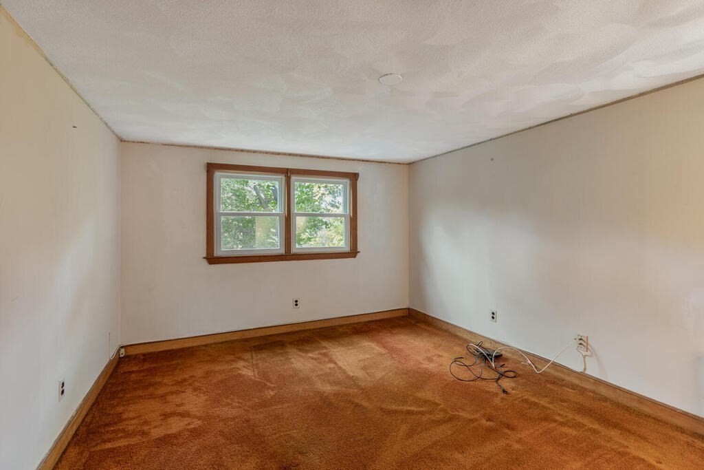 1 King Street Wakefield, MA 01880 - Photo 12 of 25 an empty room with a window