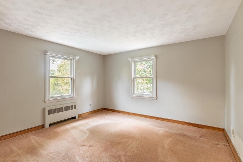 1 King Street Wakefield, MA 01880 - Photo 10 of 25 an empty room with windows